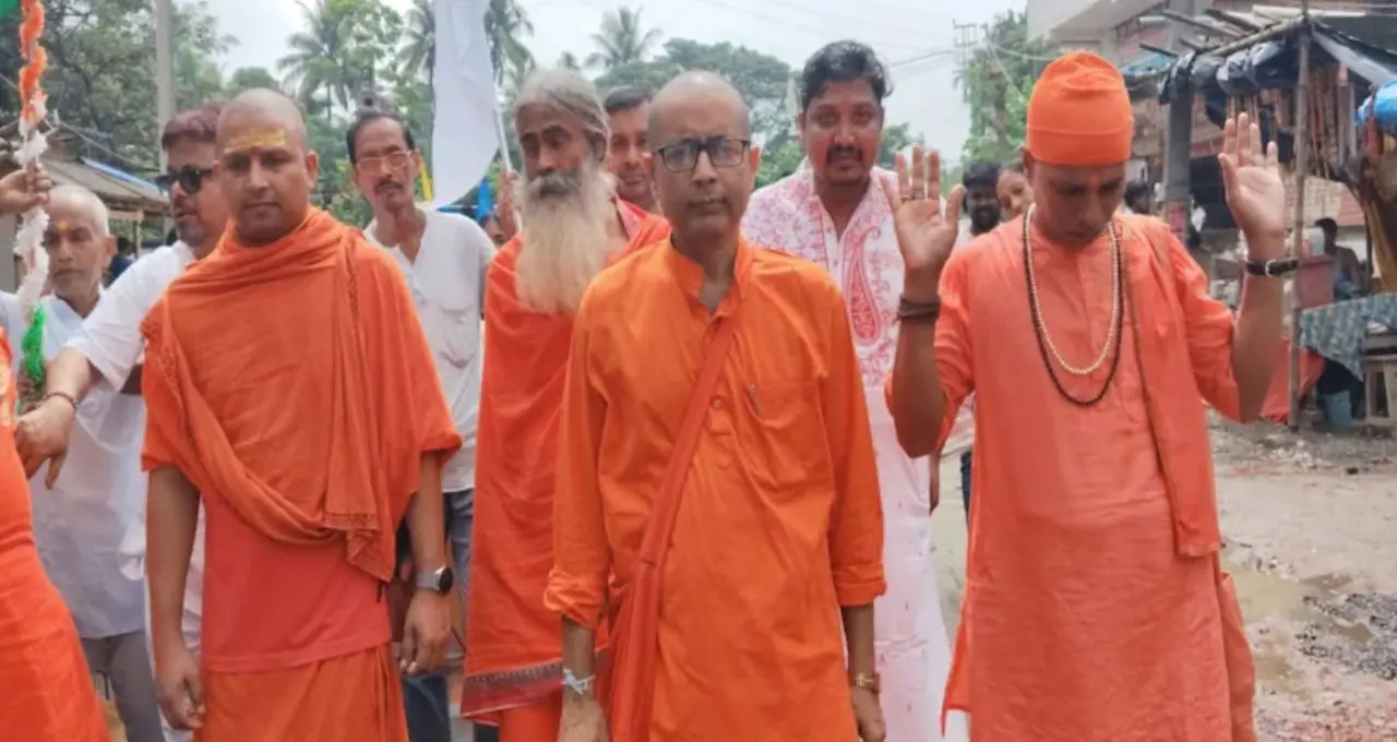 Janmashtami 2026: জন্মাষ্টমীতে কচুয়া লোকনাথ ধামে ভক্তদের ঢল, কখন বাবার মাথায় জল ঢালবেন? জেনে নিন যাতায়াতের পথ
