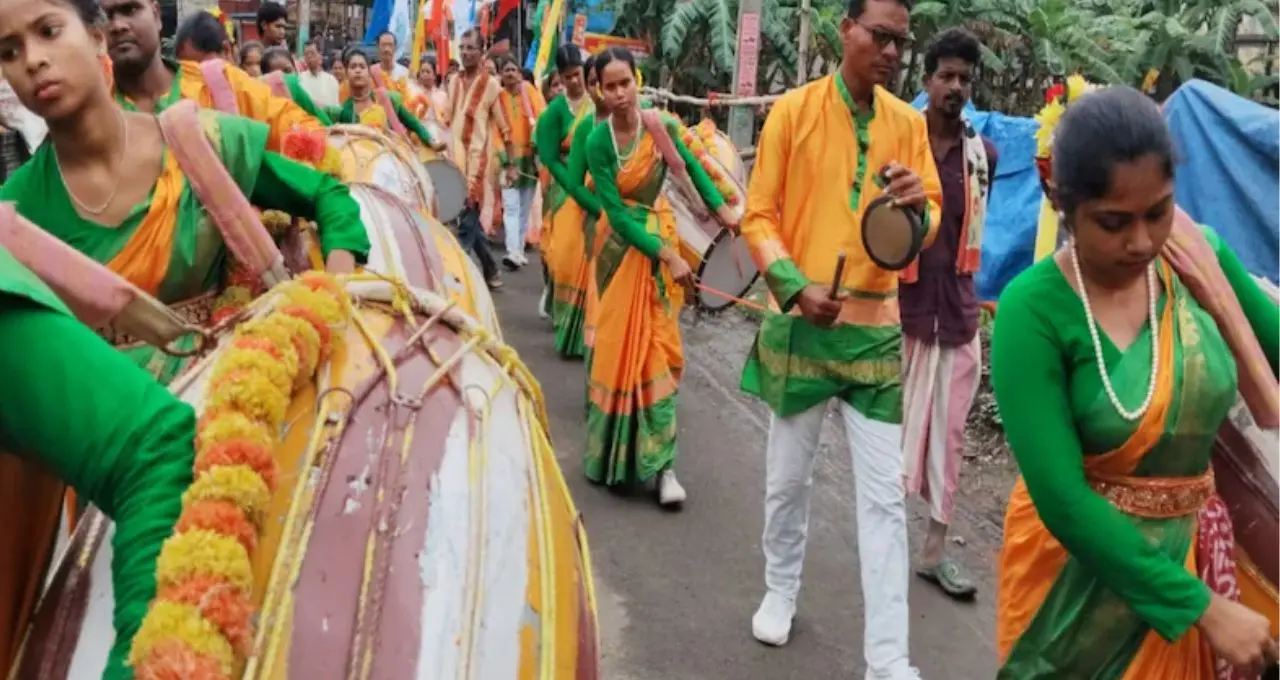 Janmashtami 2026: জন্মাষ্টমীতে কচুয়া লোকনাথ ধামে ভক্তদের ঢল, কখন বাবার মাথায় জল ঢালবেন? জেনে নিন যাতায়াতের পথ
