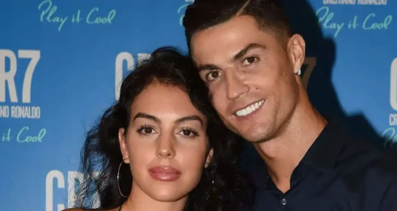 Ronaldo Sister In Kerala: হঠাৎ কেরলে রোনাল্ডোর দিদি, মুখ্যমন্ত্রীর সঙ্গে সাক্ষাৎ! তাহলে কি মধুচন্দ্রিমায় ‘গডস ওন কান্ট্রি’-তে আসছেন রোনাল্ডো?
