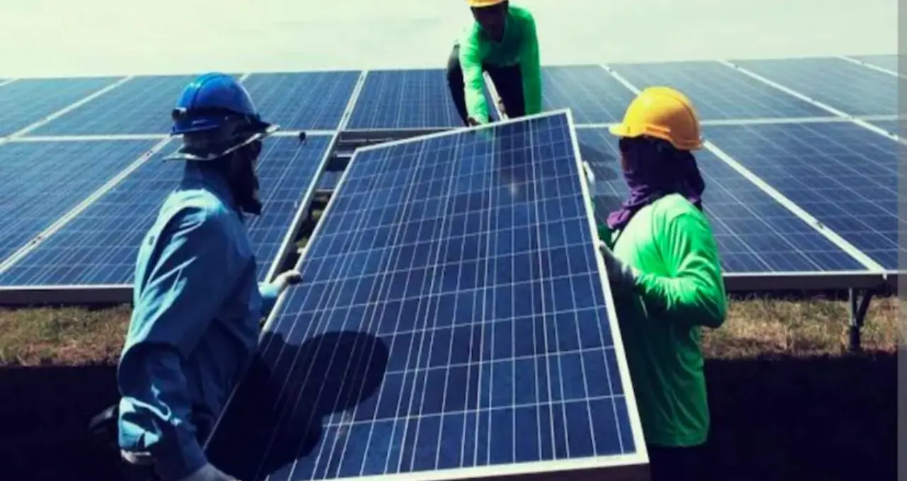 Solar Panel: ১KW, ২KW নাকি ৩KW—বাড়িতে ২ AC, ফ্রিজ, ফ্যান চালাতে কত সোলার লাগবে? খরচ ও ভর্তুকির হিসাব জানুন
