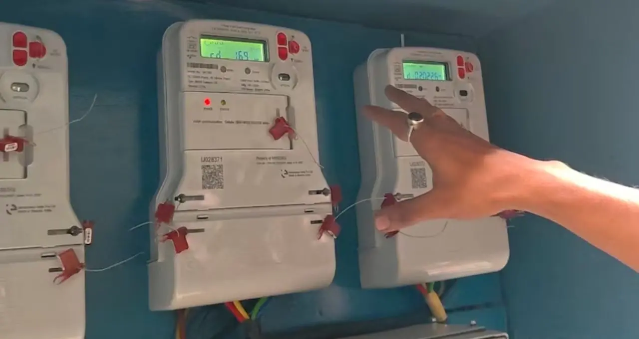 Solar Panel: ১KW, ২KW নাকি ৩KW—বাড়িতে ২ AC, ফ্রিজ, ফ্যান চালাতে কত সোলার লাগবে? খরচ ও ভর্তুকির হিসাব জানুন
