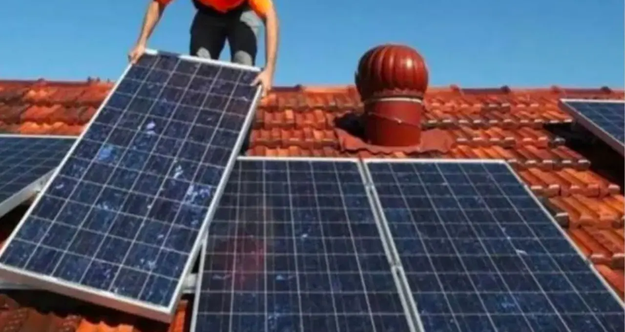 Solar Panel: ১KW, ২KW নাকি ৩KW—বাড়িতে ২ AC, ফ্রিজ, ফ্যান চালাতে কত সোলার লাগবে? খরচ ও ভর্তুকির হিসাব জানুন
