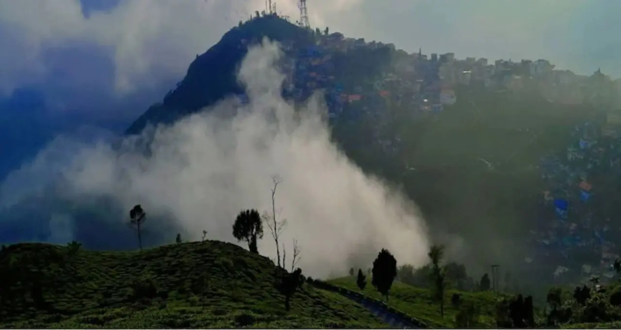 North Bengal Weather Update: উত্তরবঙ্গে ফের দুর্যোগের ভ্রুকুটি! ভারী বৃষ্টি, পাহাড়ে ধসের আশঙ্কা—আগামী ৪৮ ঘণ্টায় কী পরিস্থিতি?
