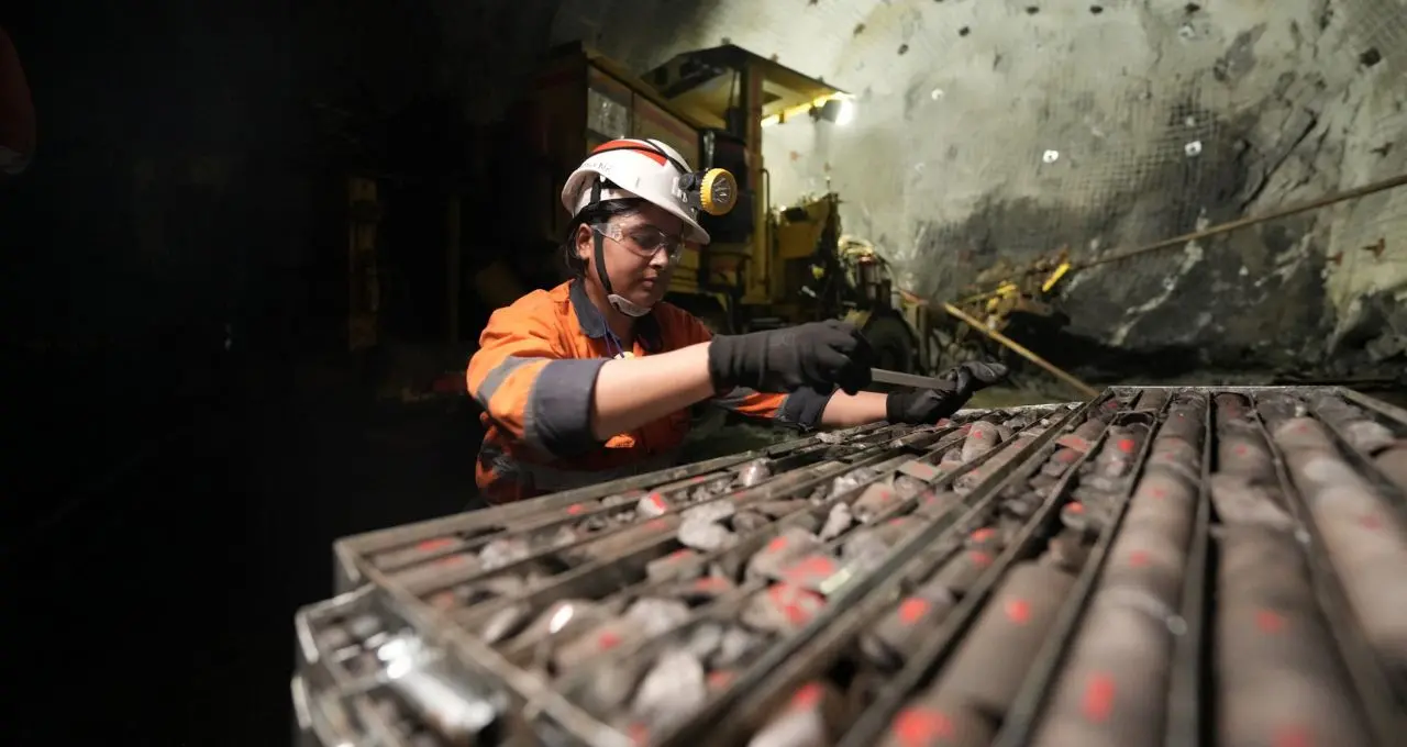 Hindustan Zinc Rare Earth Mining: चीन के दबदबे वाले रेयर अर्थ सेक्टर में उतरेगी हिंदुस्तान जिंक, कर्नाटक में मिला बड़ा माइनिंग ब्लॉक
