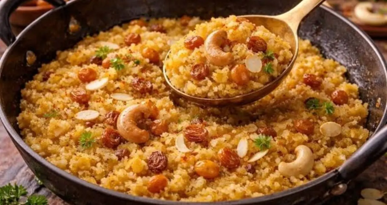 Janmashtami Mohanbhog Recipe: জন্মাষ্টমীতে গোপালের ভোগে বানান নরম-গরম মোহনভোগ! সুজি ভাজার এই কৌশল জানলে দলা পাকাবে না
