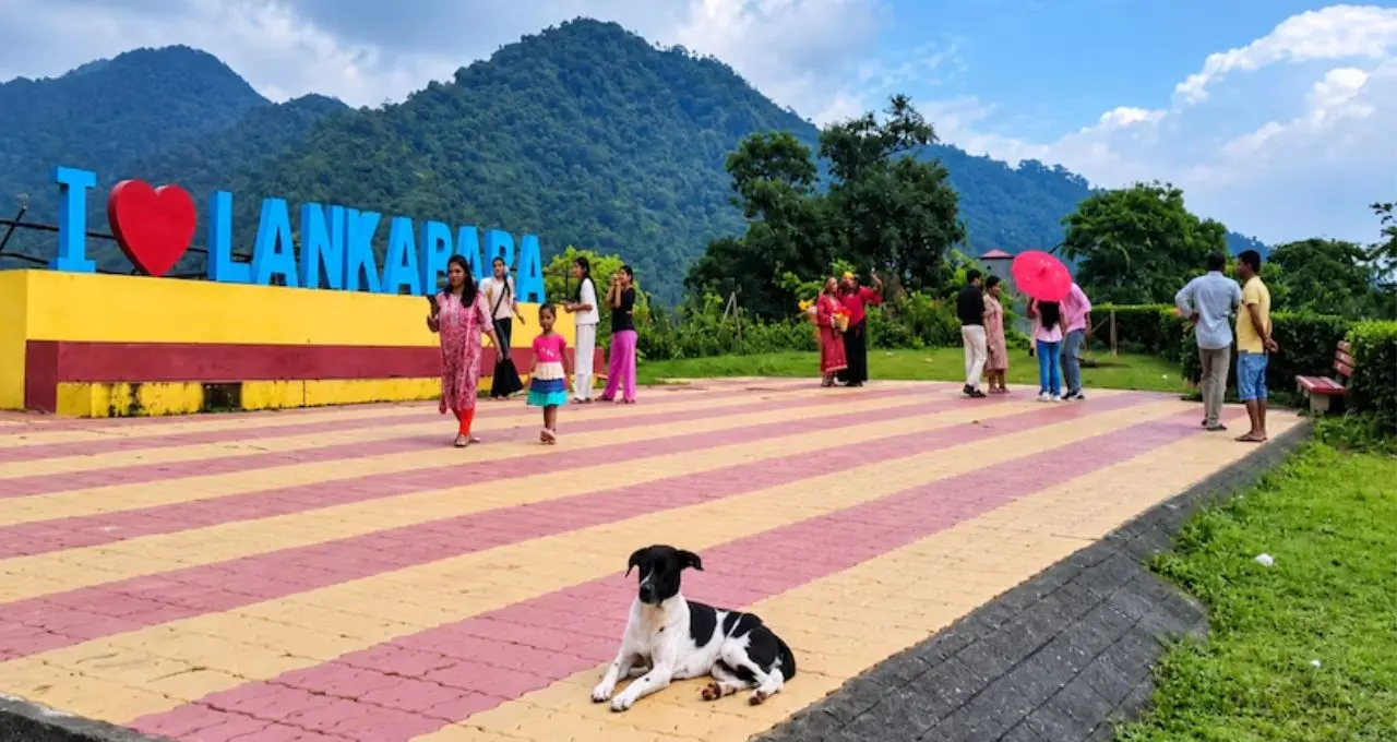 Offbeat Dooars Tour: ব্রেক-আপের পর মনখারাপ? চা-বাগান, নদী আর পাহাড়ের মাঝে হারিয়ে যান লঙ্কাপাড়ায়! পুজোয় ঘুরে দেখুন ডুয়ার্সের নতুন ঠিকানা
