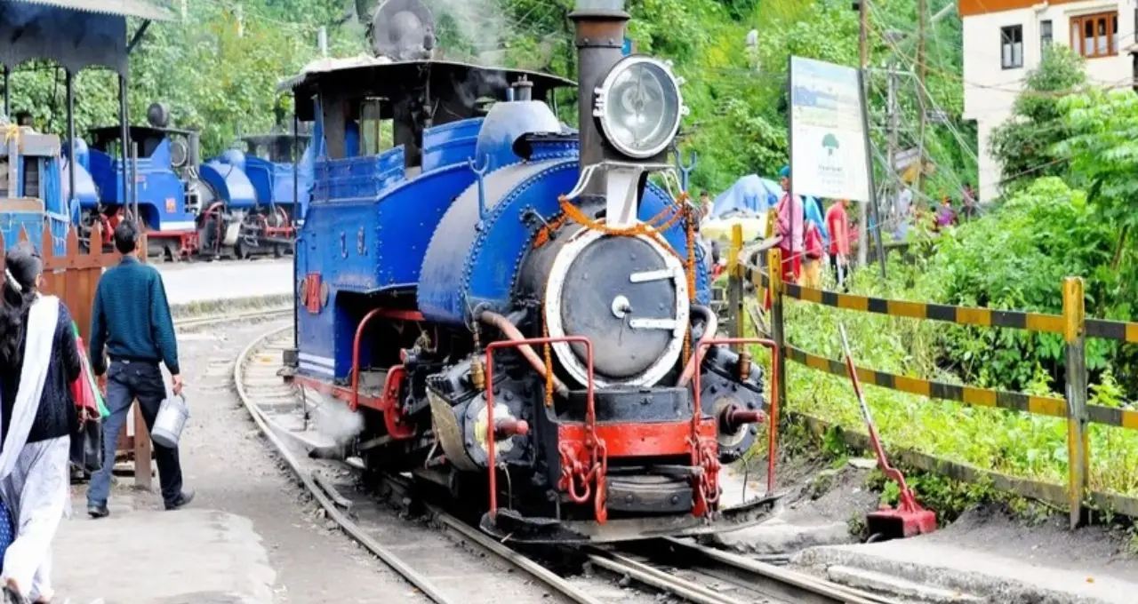 Darjeeling News: পিছিয়ে গেল DHR Station Mahotsav! বৃহস্পতিবার থেকেই চালু ডিজেল পরিষেবা, ৫ সেপ্টেম্বর স্টিম ট্রেন ফেরার আশা
