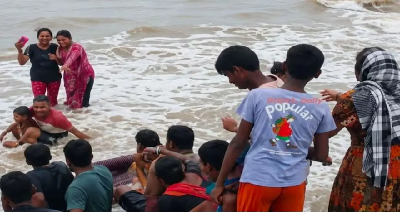 IMD Rainfall Alert: উইকএন্ডে দিঘা যাওয়ার প্ল্যান? রবিবার পর্যন্ত স্বস্তি, সোমবার থেকেই ফের ভারী বৃষ্টির ভ্রুকুটি!
