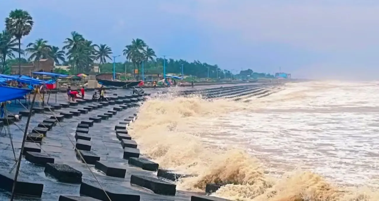 IMD Rainfall Alert: উইকএন্ডে দিঘা যাওয়ার প্ল্যান? রবিবার পর্যন্ত স্বস্তি, সোমবার থেকেই ফের ভারী বৃষ্টির ভ্রুকুটি!
