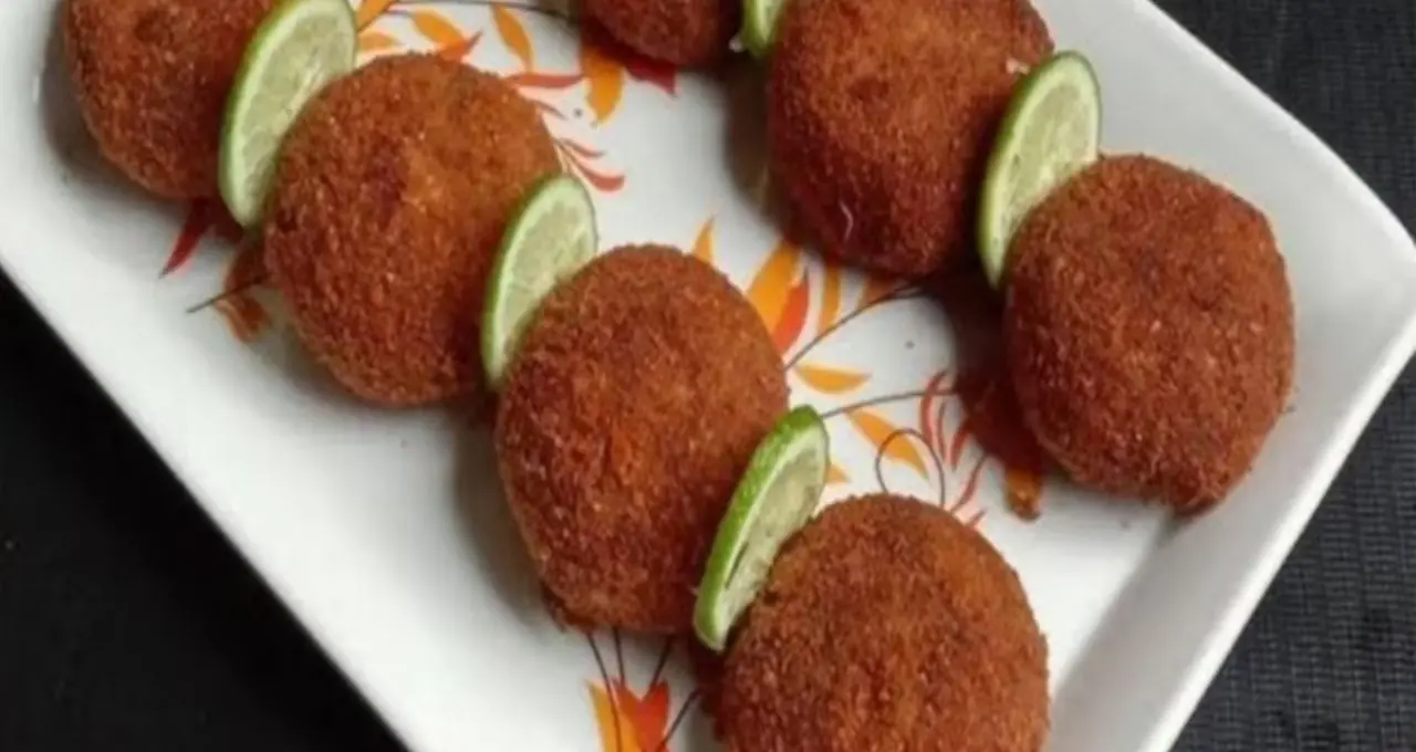 Ilish Macher Bora: ভাপা-ভাজা তো অনেক হল! এবার কুমড়ো পাতায় মুড়ে বানান ইলিশের বড়া, এক প্লেট ভাত নিমেষে শেষ
