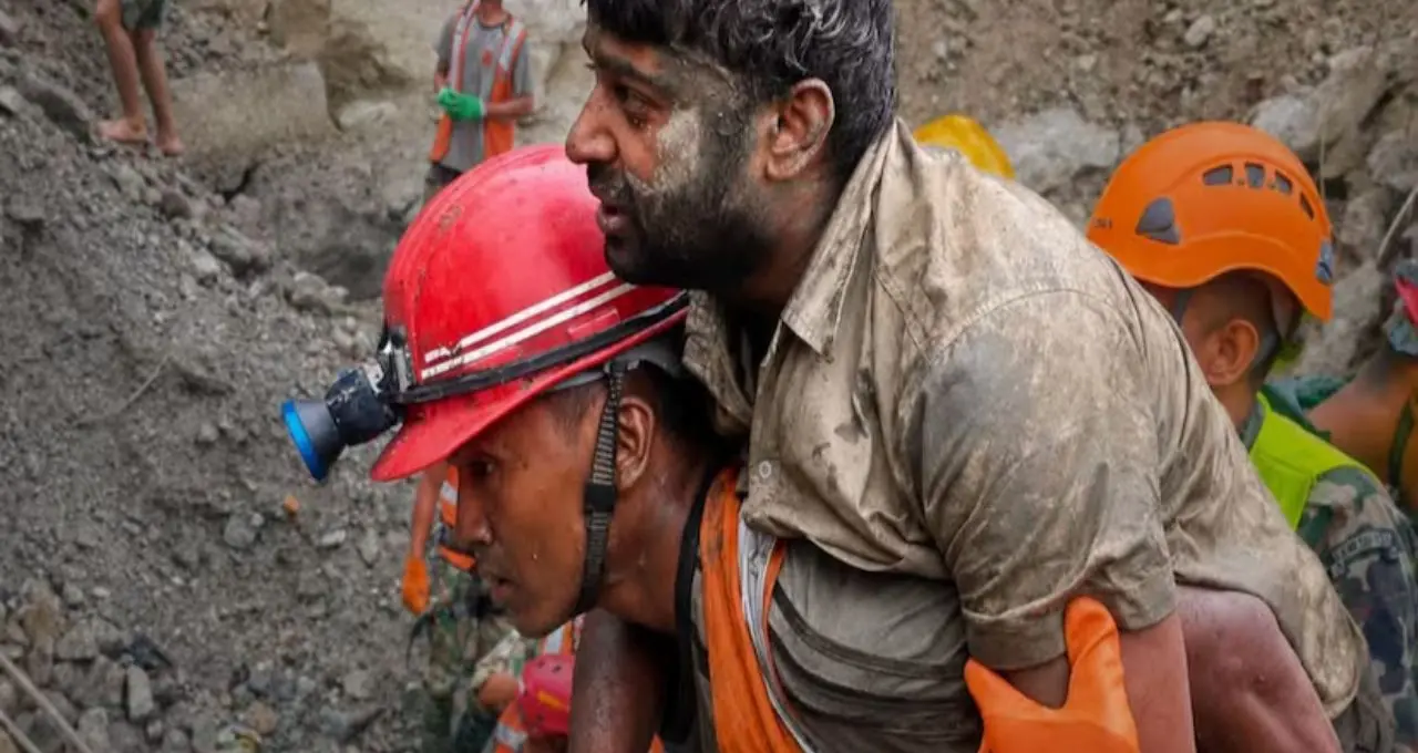 Nepal Flash Flood: ৯ দিন পর টানেল থেকে জীবিত ২ শ্রমিক উদ্ধার! ভিতর থেকে মিলছে আরও সাড়া, বাড়ছে আশার আলো
