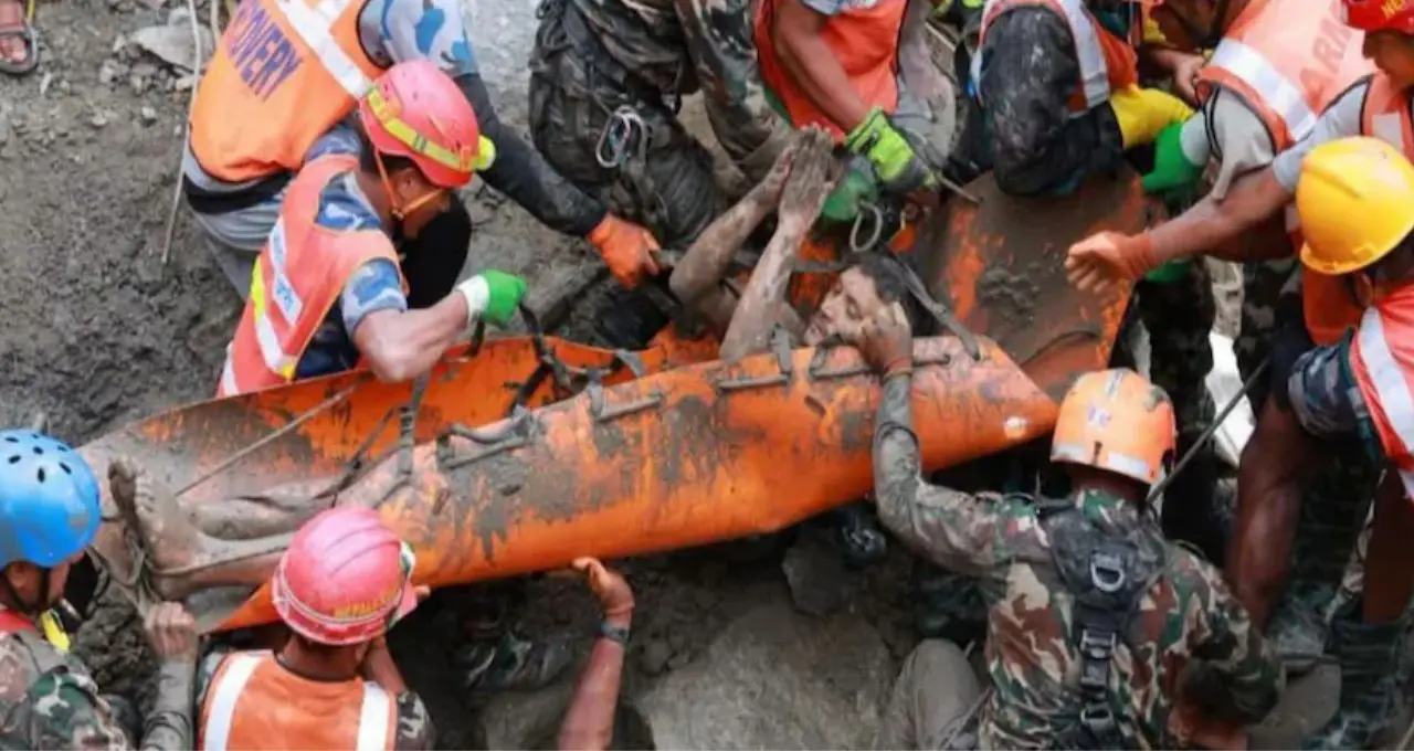 Nepal Flash Flood: ৯ দিন পর টানেল থেকে জীবিত ২ শ্রমিক উদ্ধার! ভিতর থেকে মিলছে আরও সাড়া, বাড়ছে আশার আলো
