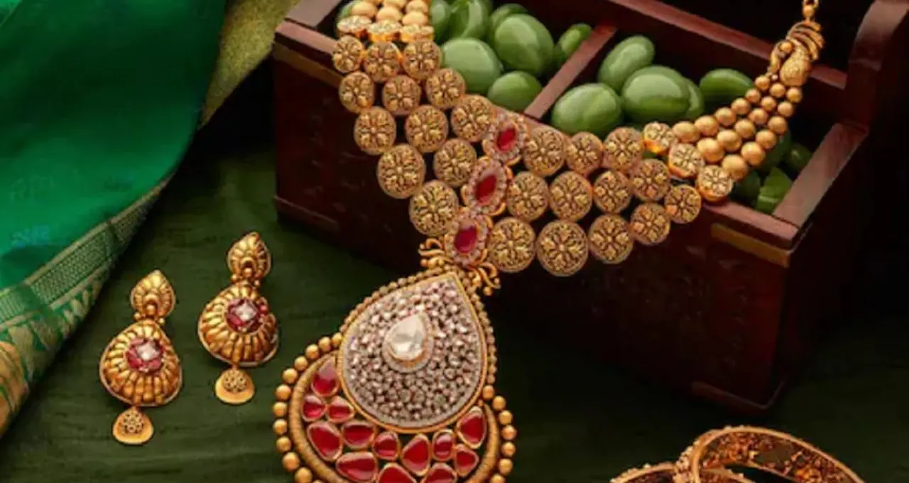 Latest Gold Price: জন্মাষ্টমীর দিনেই সোনার দামে বড় বদল! ১ গ্রাম কিনতে কত টাকা লাগবে? কলকাতার আজকের দর জেনে নিন
