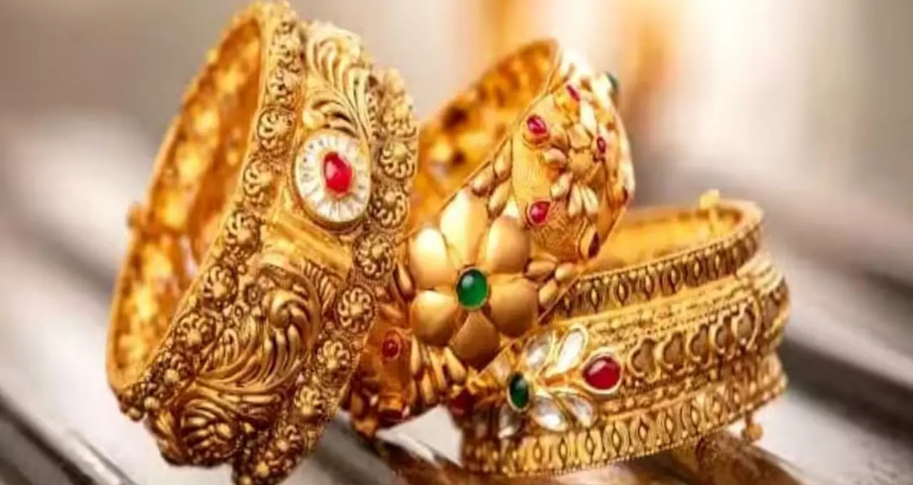 Latest Gold Price: জন্মাষ্টমীর দিনেই সোনার দামে বড় বদল! ১ গ্রাম কিনতে কত টাকা লাগবে? কলকাতার আজকের দর জেনে নিন
