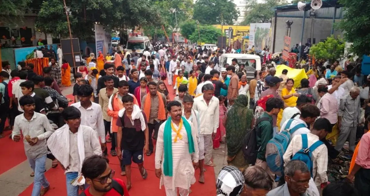 Krishna Janmashtami 2026: मथुरा-वृंदावन में भक्तों की भीड़, CM योगी ने किए श्रीकृष्ण जन्मस्थान के दर्शन