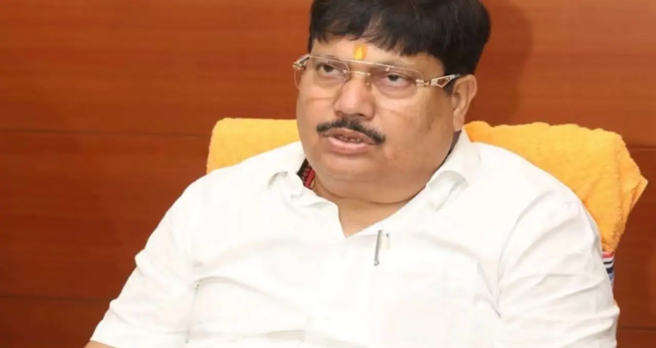 সরকারি বাস না থামলে আর ভোগান্তি নয়! অভিযোগ জানান এই নম্বরে, কন্ডাক্টরের পোশাকে বডি ক্যামেরার পরিকল্পনা
