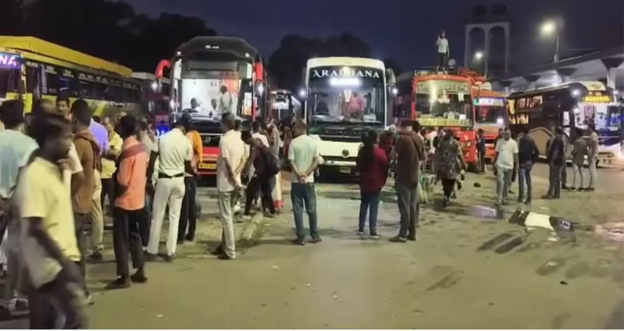 ফারাক্কায় ধস, ট্রেন চলাচলে বিপর্যয়! উত্তরবঙ্গের যাত্রীদের স্বস্তি দিতে শিলিগুড়ি থেকে নামছে ৪০ অতিরিক্ত বাস
