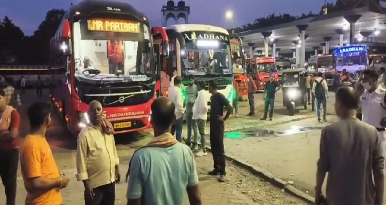 ফারাক্কায় ধস, ট্রেন চলাচলে বিপর্যয়! উত্তরবঙ্গের যাত্রীদের স্বস্তি দিতে শিলিগুড়ি থেকে নামছে ৪০ অতিরিক্ত বাস
