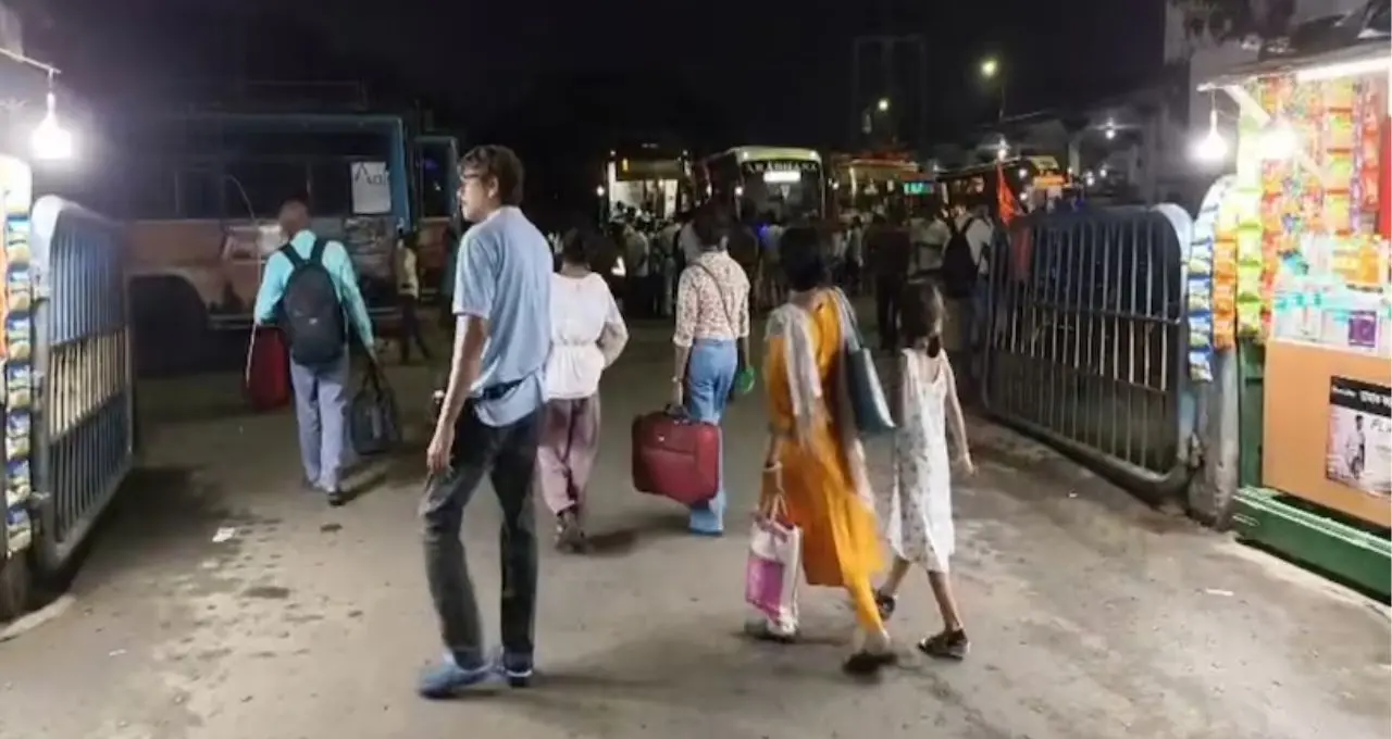 ফারাক্কায় ধস, ট্রেন চলাচলে বিপর্যয়! উত্তরবঙ্গের যাত্রীদের স্বস্তি দিতে শিলিগুড়ি থেকে নামছে ৪০ অতিরিক্ত বাস
