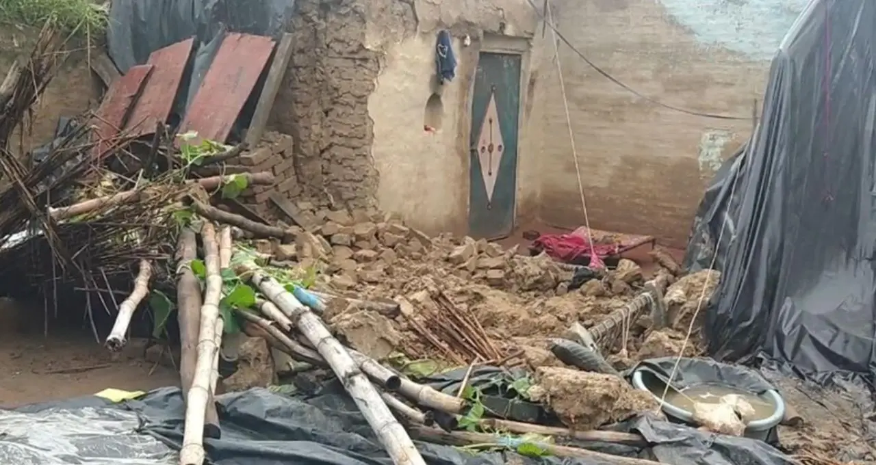 कानपुर में कच्चा मकान गिरने से एक ही परिवार के 4 लोगों की मौत, युवती गंभीर घायल