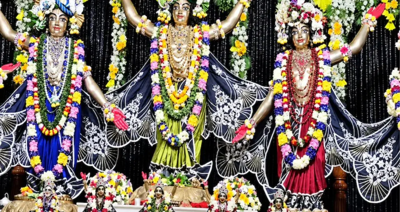 রাত ১২টার পর মিলবে বিশেষ মহাপ্রসাদ! মায়াপুরে জন্মাষ্টমীর জমজমাট আয়োজন, জানুন কখন কী অনুষ্ঠান
