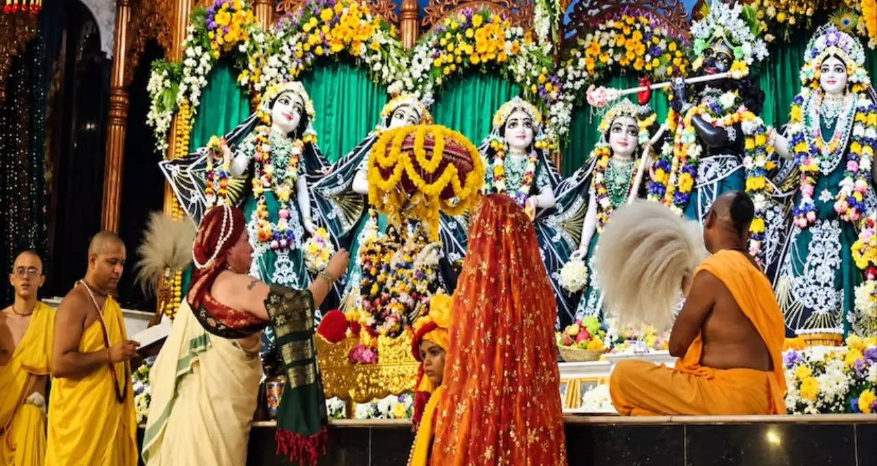 রাত ১২টার পর মিলবে বিশেষ মহাপ্রসাদ! মায়াপুরে জন্মাষ্টমীর জমজমাট আয়োজন, জানুন কখন কী অনুষ্ঠান
