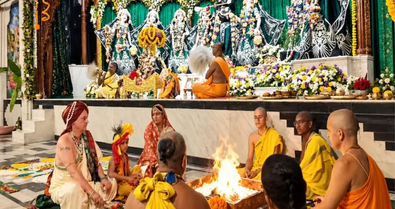 রাত ১২টার পর মিলবে বিশেষ মহাপ্রসাদ! মায়াপুরে জন্মাষ্টমীর জমজমাট আয়োজন, জানুন কখন কী অনুষ্ঠান
