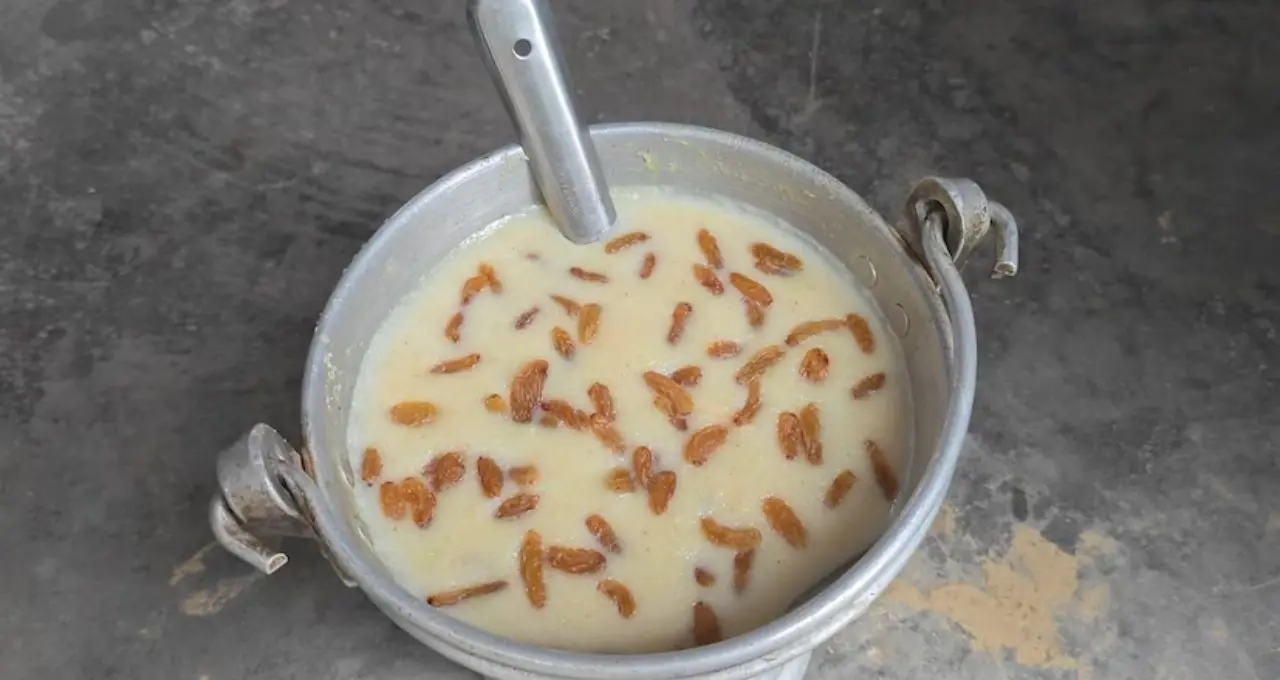 ভাত-ডালের সঙ্গে পায়েস, মিষ্টি! জন্মাষ্টমীতে পড়ুয়াদের জন্য মিড ডে মিলে বিশেষ চমক, খুশিতে মাতোয়ারা খুদেরা
