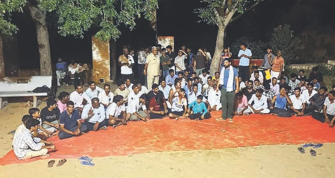 झुंझुनूं में शिवलिंग स्थापना को लेकर विवाद, बाकरा पहाड़ी पर ग्रामीणों का धरना 8वें दिन भी जारी