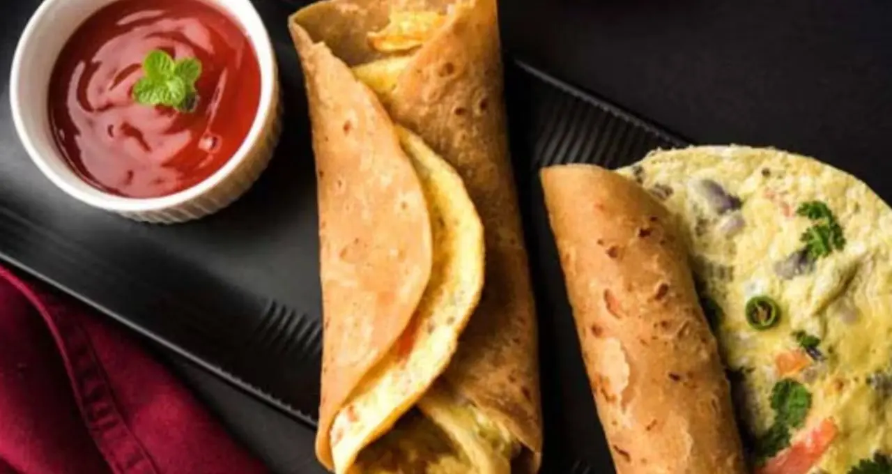 Kolkata Style Egg Roll: ময়দা বেলার পর এই কৌশলেই তৈরি হবে দোকানের মতো এগরোল! নরম পরোটা, কুড়মুড়ে প্রান্ত আর জিভে জল আনা পুর
