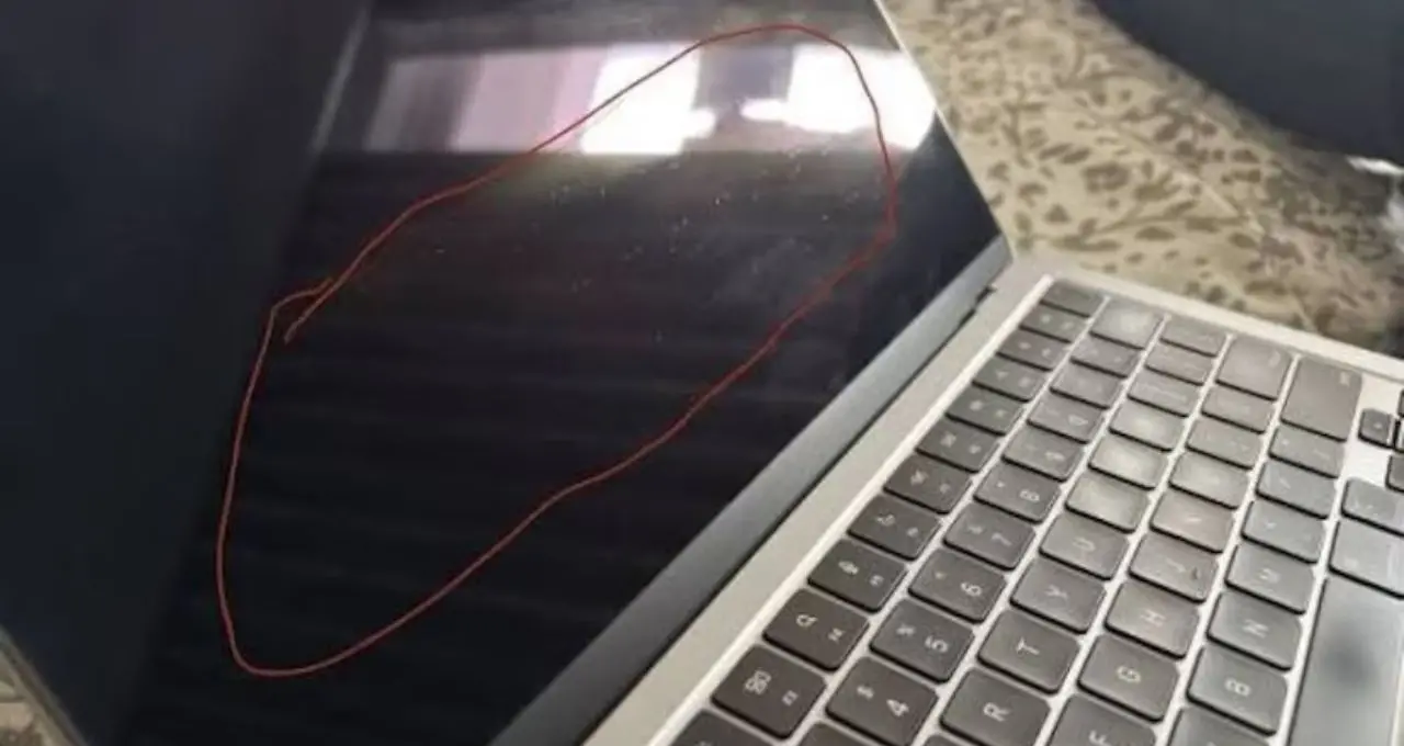 Laptop Screen Keyboard Marks: ল্যাপটপ বন্ধ করার সময় এই ভুলেই স্ক্রিনে পড়ছে কীবোর্ডের ছাপ! ছোট্ট কৌশলে বাঁচবে ডিসপ্লে
