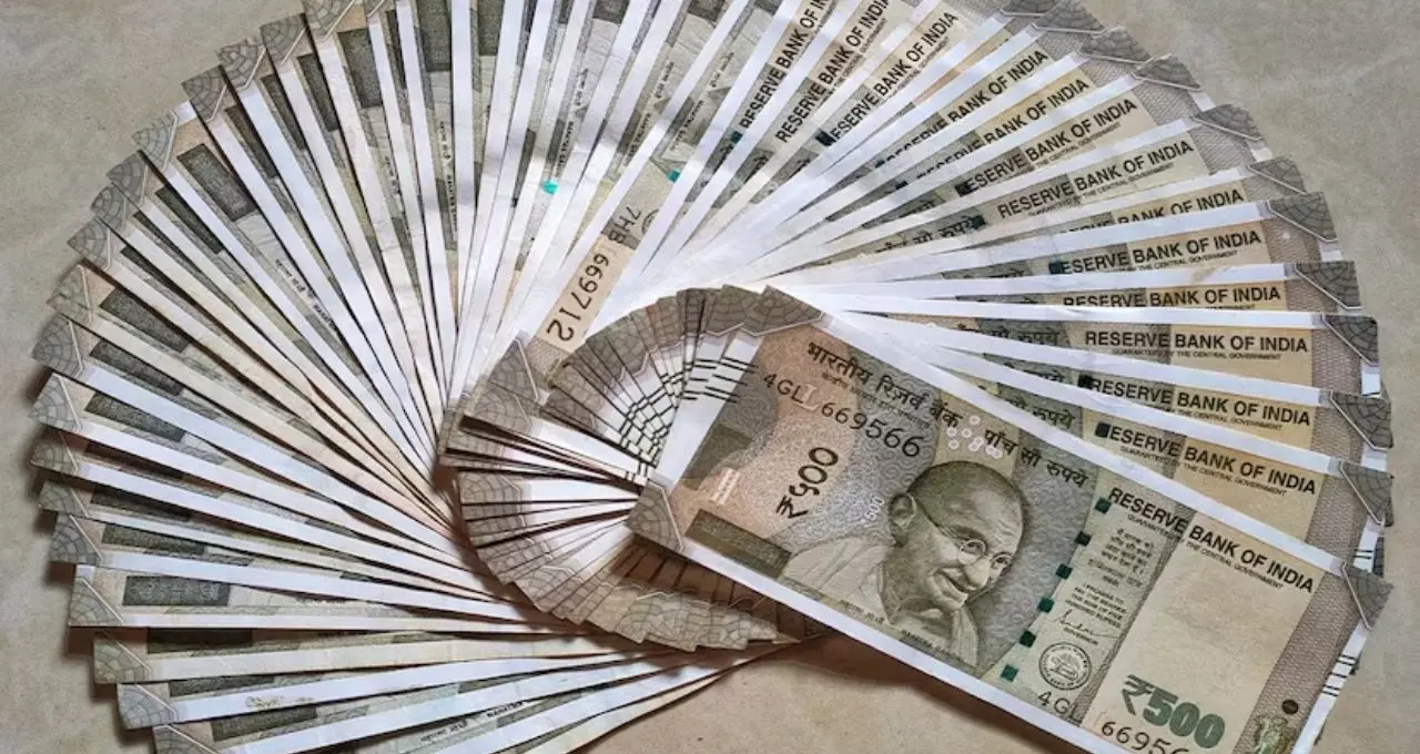 Government Scheme: ১ লাখ টাকা রাখলে কোথায় কত হবে? NSC, KVP, PPF নাকি Post Office FD—জেনে নিন পুরো হিসাব
