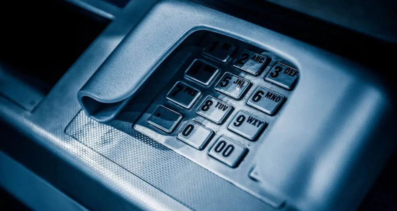 GK: ATM-এর বোতাম প্লাস্টিকের নয়, মেটালের কেন? আসল কারণ জানলে অবাক হবেন, নিরাপত্তার সঙ্গেও রয়েছে যোগ
