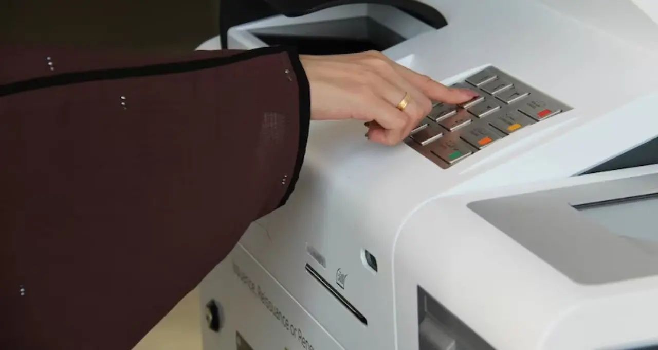 GK: ATM-এর বোতাম প্লাস্টিকের নয়, মেটালের কেন? আসল কারণ জানলে অবাক হবেন, নিরাপত্তার সঙ্গেও রয়েছে যোগ
