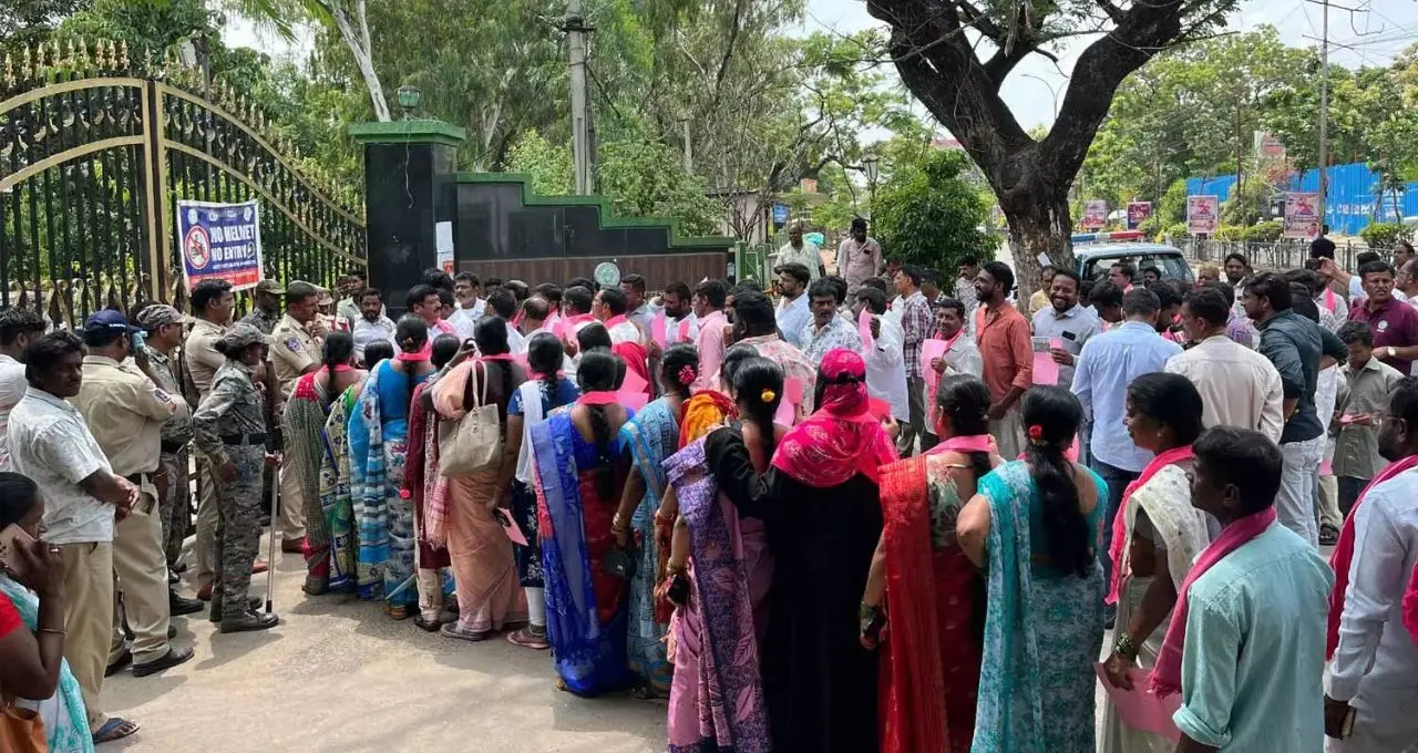 वारंगल में BRS का धरना, कांग्रेस सरकार पर 1,000 दिन बाद भी चुनावी वादे पूरे न करने का आरोप