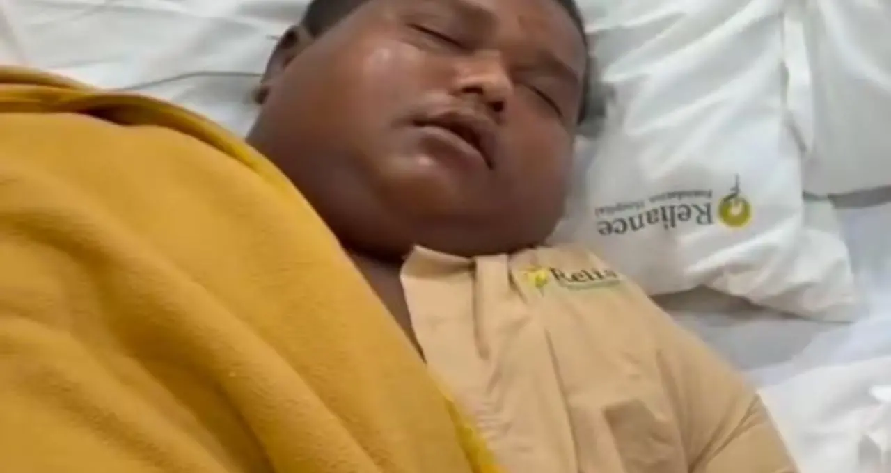 Water Man Iqbal: জল ছাড়লেই গায়ে অসহ্য জ্বালা! ২০-২৫ ফুট গভীর পুকুরে কাটত দিন-রাত, এখন হাসপাতালের বেডে কেমন আছেন ‘জলমানব’ ইকবাল?
