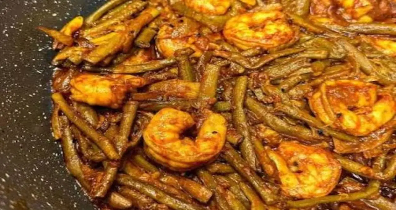১ মিনিটেই পরিষ্কার কচুর লতি! এই কৌশলে কাটলে চুলকাবে না হাত, রান্নার পর ধরবে না গলা
