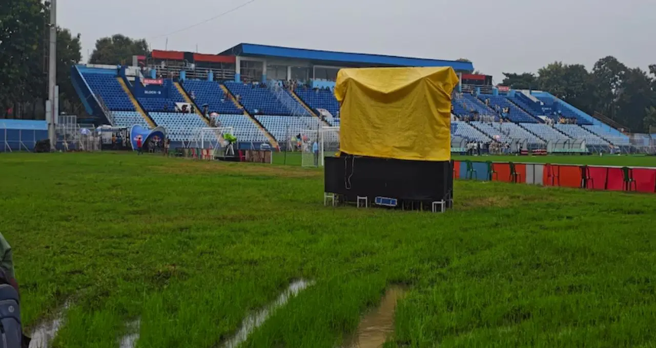 Derby Match Weather Alert: ডার্বির আগে বৃষ্টিতে জলমগ্ন বারাসাত! হাঁটুসমান জল, কী হবে মোহনবাগান-ইস্টবেঙ্গল ম্যাচে?

