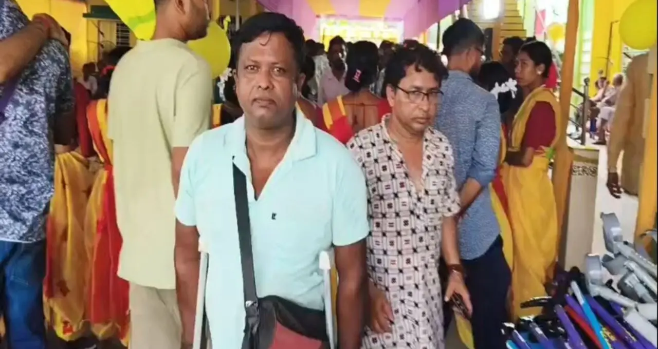Nadia News: রানাঘাটে মানবিক উদ্যোগ! ১৬৮ জন বিশেষভাবে সক্ষম ও প্রবীণের হাতে হুইলচেয়ার, ট্রাইসাইকেল-সহ সহায়ক সরঞ্জাম
