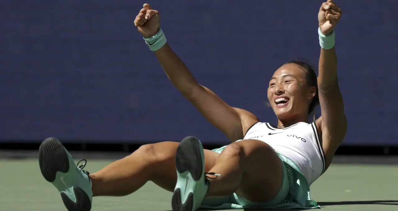 झेंग किनवेन ने फिर 5-0 से पिछड़कर पलटा मैच, इगा स्वियातेक को हराकर US Open क्वार्टर फाइनल में पहुंचीं