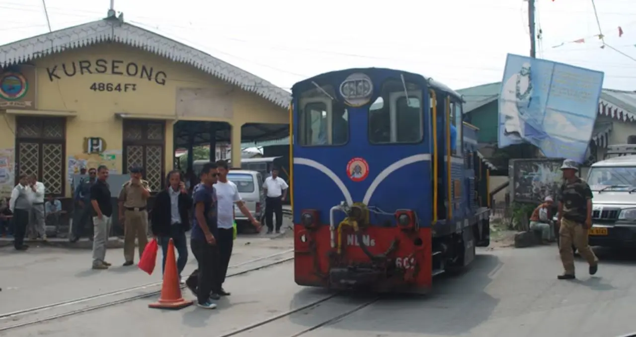 Darjeeling Toy Train: পুজোয় পাহাড়ে বেড়ানোর প্ল্যান? দার্জিলিং টয় ট্রেনে মিলছে বিশেষ জয়রাইড, রইল সময়সূচি
