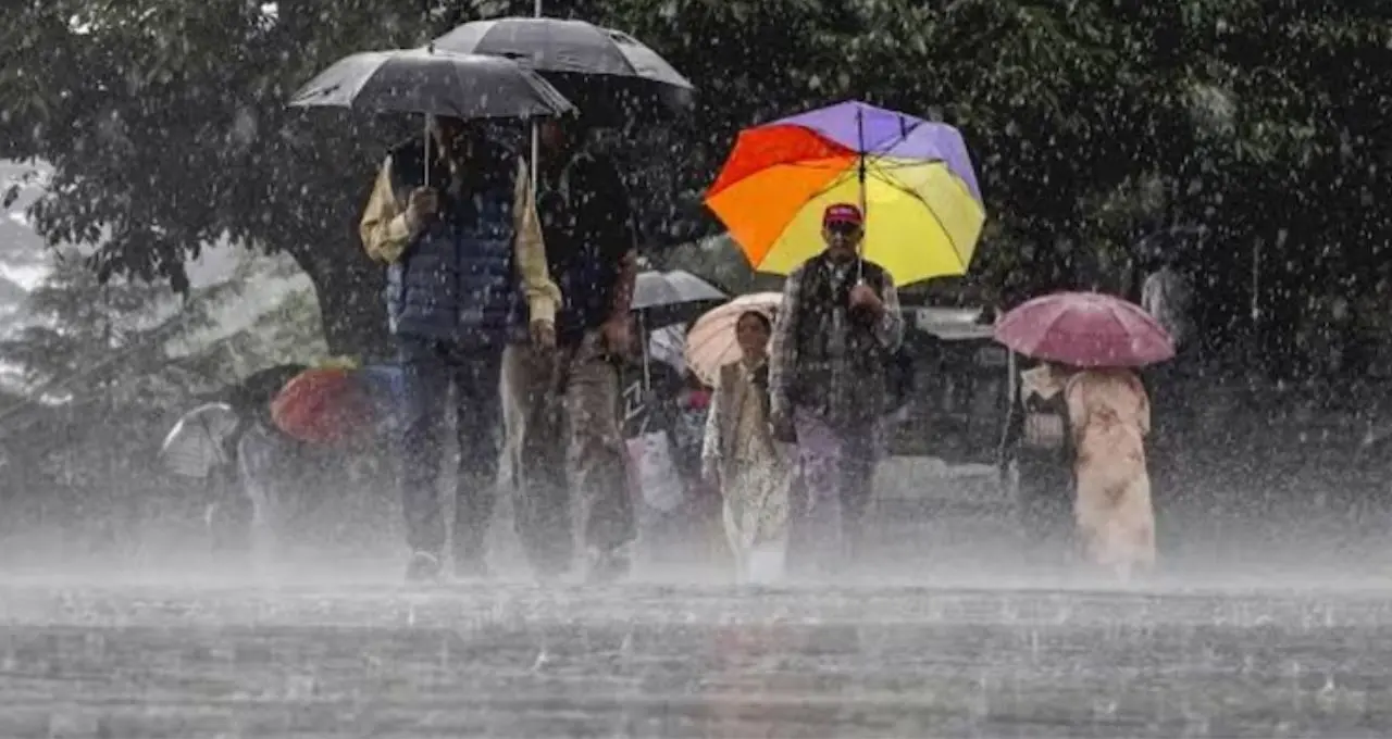 IMD Orange Alert: ফের ঝড়-বৃষ্টির দাপট! একাধিক জেলায় ভারী বৃষ্টির সতর্কতা, কলকাতাতেও বজ্রপাতের আশঙ্কা