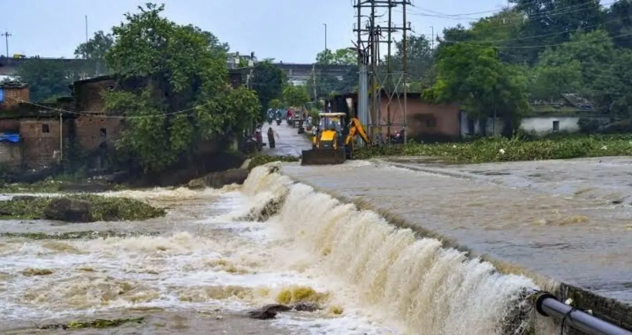 झारखंड के 13 जिलों में भारी बारिश का Alert, रांची में अगले 24 घंटे Heavy Rain की चेतावनी