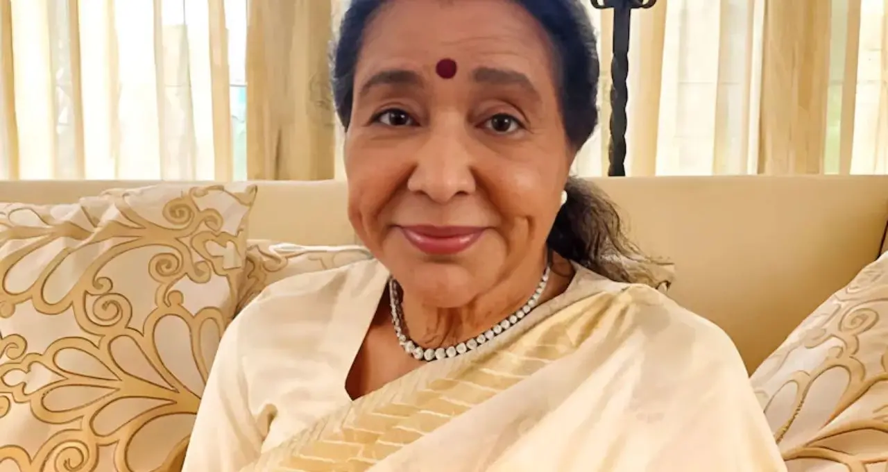 Asha Bhosle-R D Burman Love Story: ৩ সন্তানের মা আশা ভোঁসলে, পঞ্চম দাকে বিয়ে করেই বদলে গেল জীবন! ঝাড়ু-মাছের সেই উপহারের গল্পও চমকে দেবে
