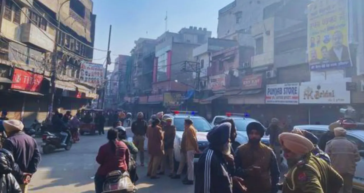 लुधियाना में अंबेडकर प्रतिमा के अपमान पर प्रदर्शन, बाजार बंद कराने निकले लोग,दिल्ली-अमृतसर हाईवे जाम