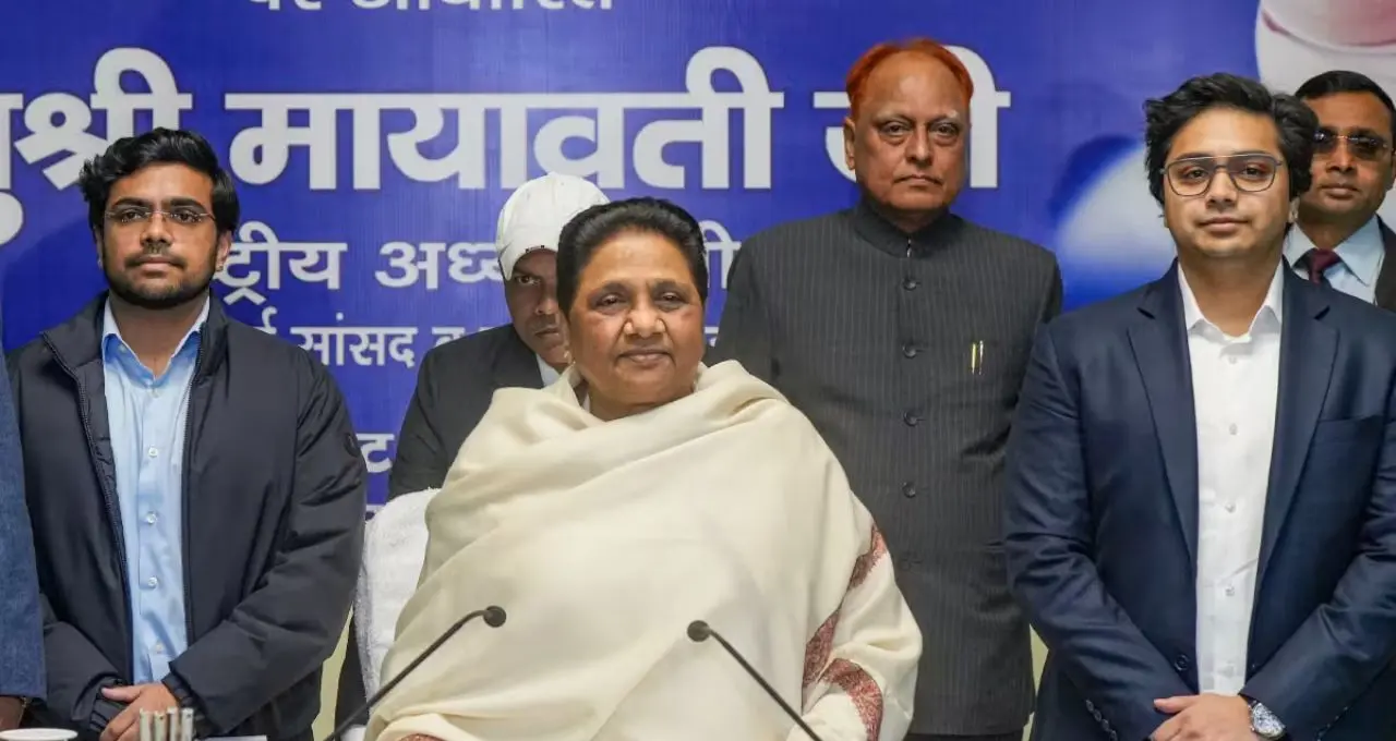 Mayawati on Akash Anand: आकाश आनंद को लेकर मायावती का बड़ा बयान, अशोक सिद्धार्थ के सामने रखी शर्त