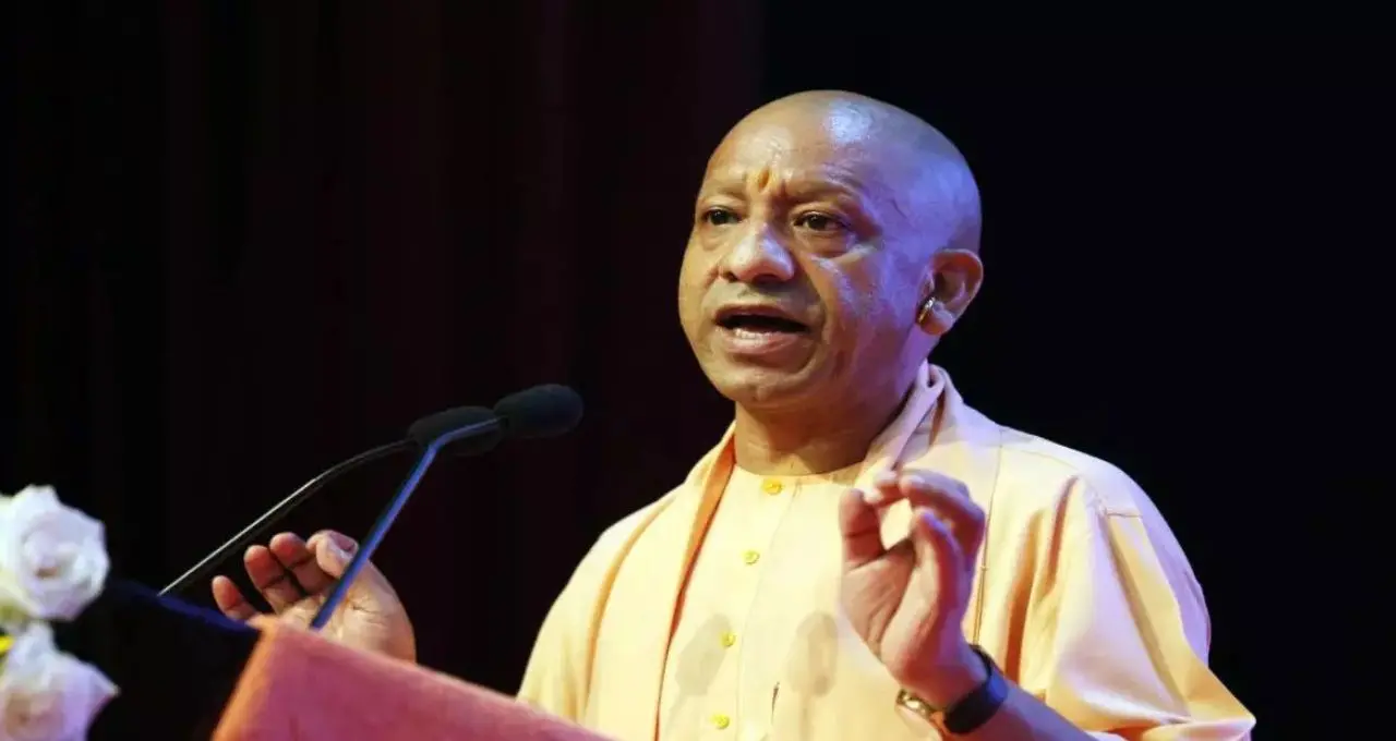 काशी में CM योगी की घोषणा, आंगनबाड़ी केंद्रों के बच्चों को मिलेंगी दो-दो यूनिफॉर्म, पोषण योजनाओं पर जोर