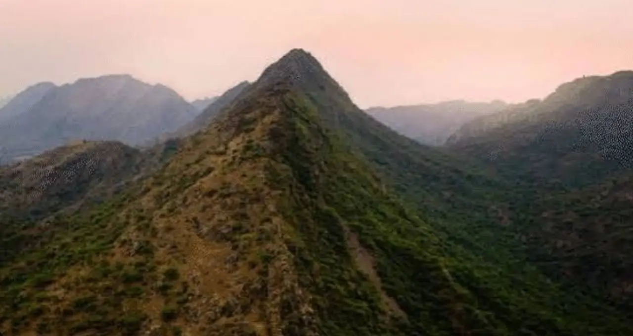 Aravalli Hills: अरावली कमिटी के एक्सटेंशन पर CJI सूर्यकांत सख्त, 2 महीने में रिपोर्ट देने का आदेश