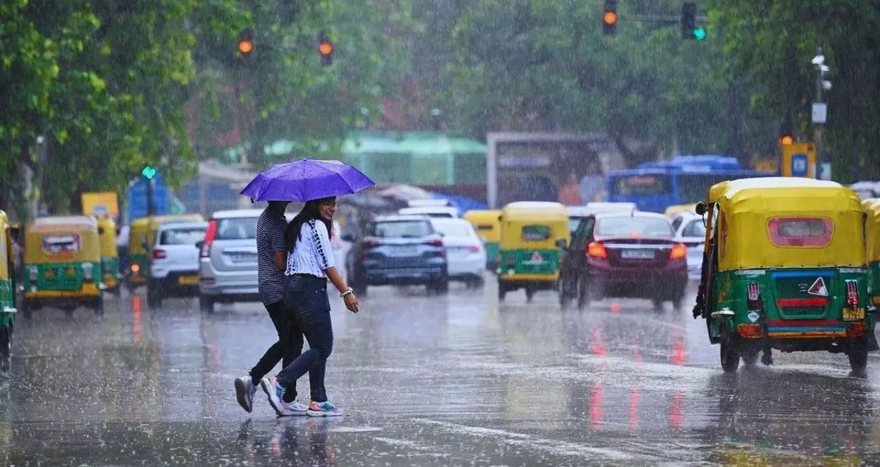 IMD Weather Alert: 24 राज्यों में भारी बारिश का अलर्ट, 80 kmph तक चल सकती हैं हवाएं