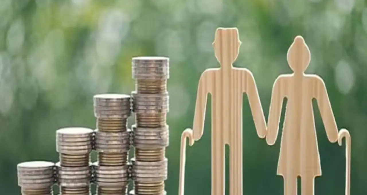 Retirement Planning: অবসরের পর নিয়মিত আয়ের জন্য ৫ বিনিয়োগ, SCSS থেকে Annuity—জানুন কোনটায় কী সুবিধা
